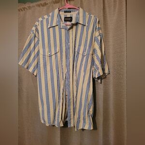 Short sleeve shirt with stripes